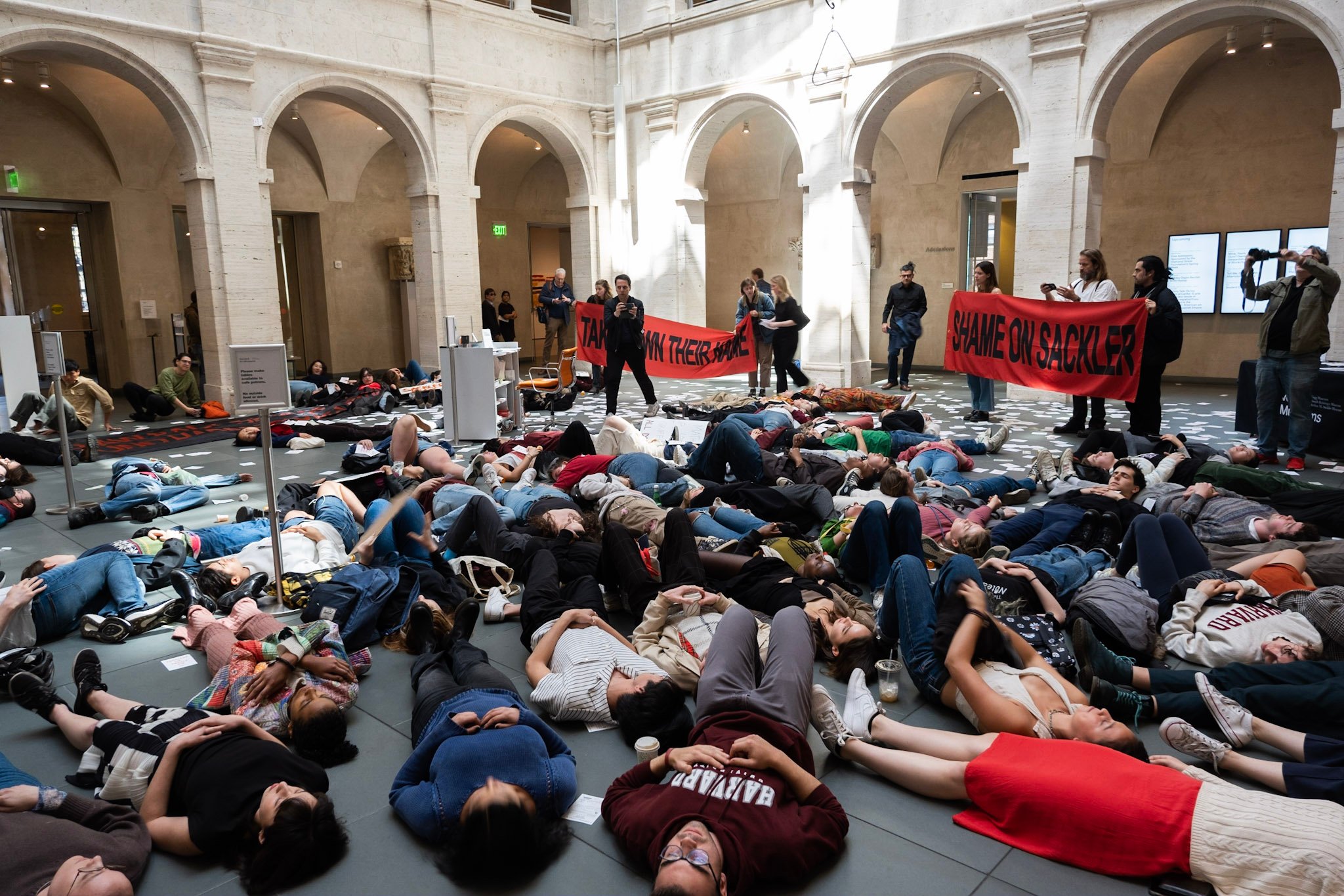 La manifestazione degli studenti di Harvard e Pain. Photo Dumedi Malaika Menakaya © PAIN