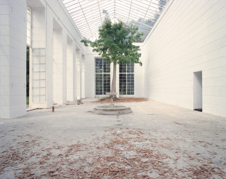 Luigi Ghirri, Caserta, 1987 © Eredi Luigi Ghirri