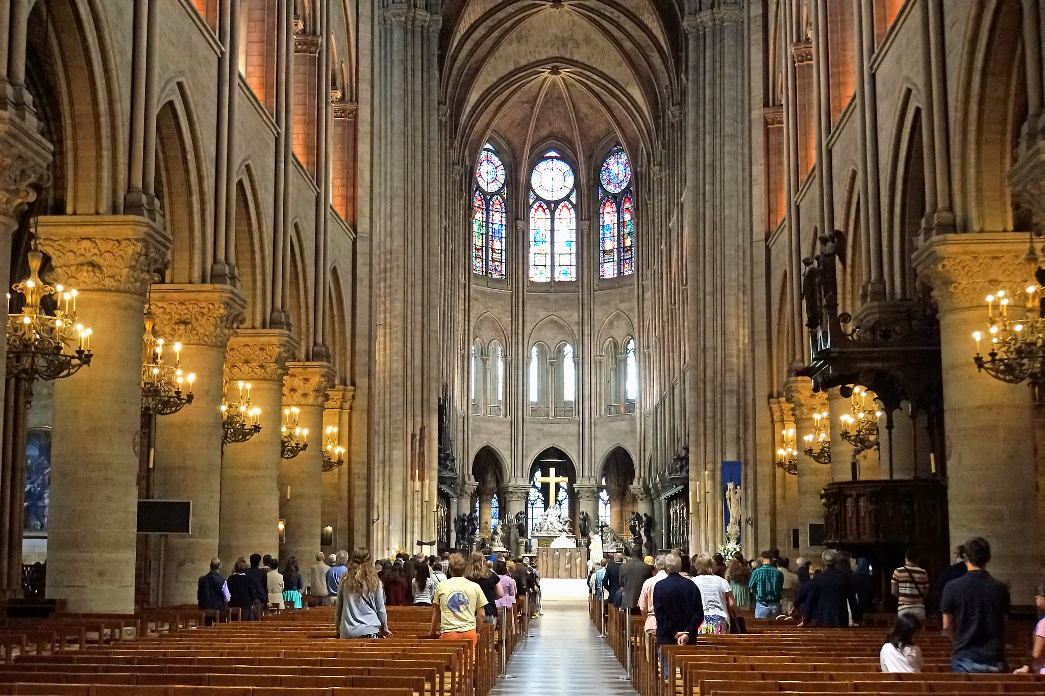 Navata di Notre Dame. Photo Dennis Jarvis