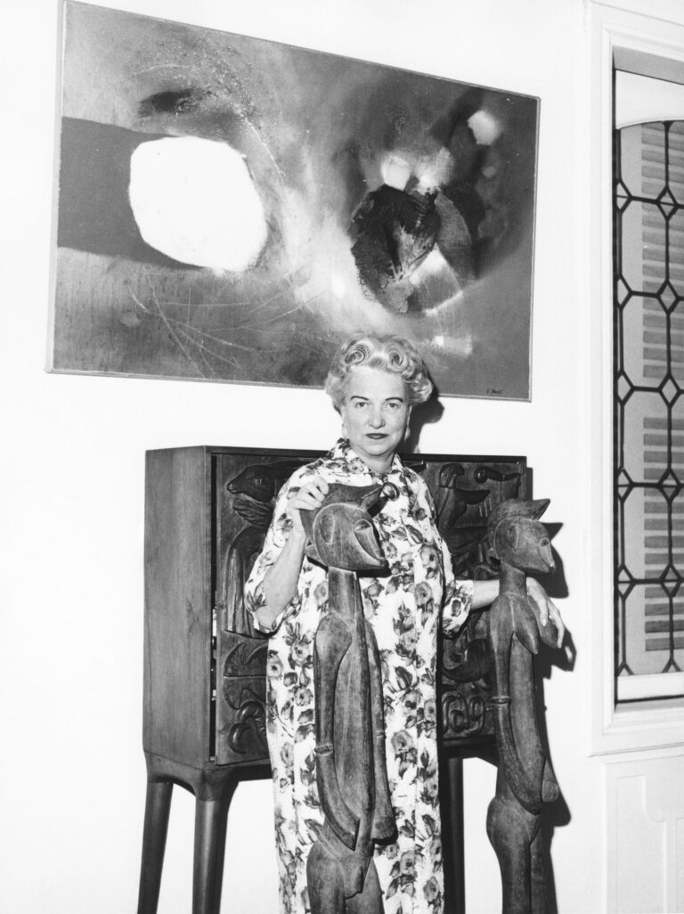 Peggy Guggenheim at Palazzo Venier dei Leoni, Venice, 1960s. On the wall: Avvenimento #292 (Incontro) (ca. 1961). Photo Archivio Cameraphoto Epoche, Solomon R. Guggenheim Foundation, Gift, Cassa di Risparmio di Venezia, 2005