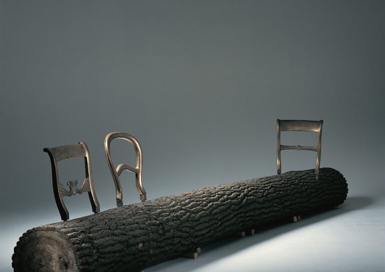 Treetrunk bench. Photo Marcel Loermans