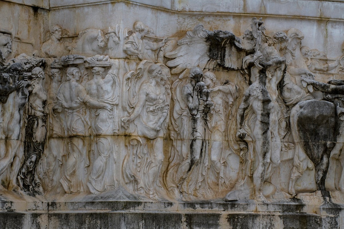 Vittoriano e Palazzo Venezia, particolare dello stato di conservazione. Photo Antonio Idini