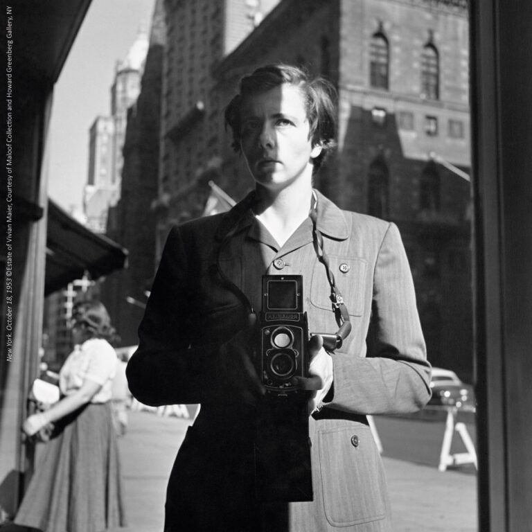 Vivian Maier, New York, ottobre 1953. Credits Estate of Vivian Maier. Courtesy of Maloof Collection and Howard Greenberg Gallery, NY