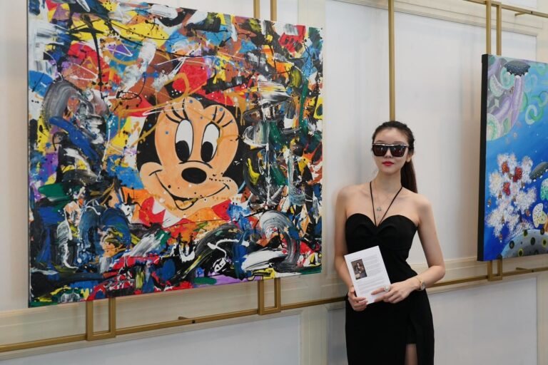 Da reginetta di bellezza ad artista. Wang Yihan apre una galleria a Singapore