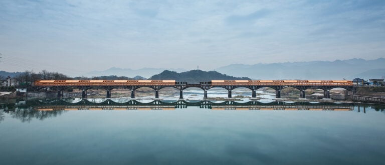 Xu Tiantian, DnA Design and Architecture, riuso del ponte Shimen sul fiume Songyin, 2016-2017. Foto Wang Ziling