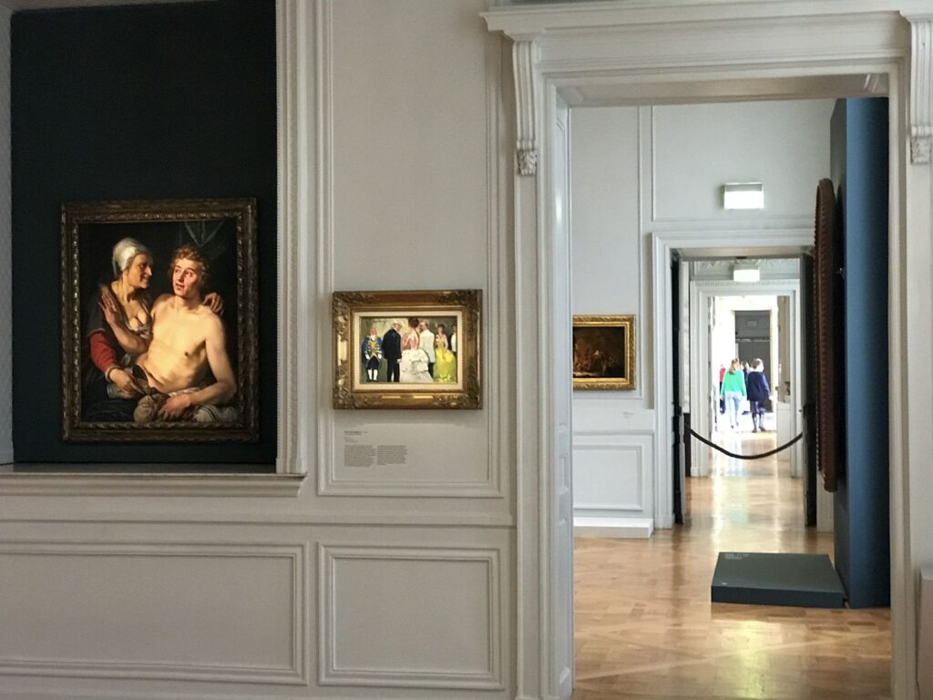 A Parigi la mostra sul controverso legame fra arte e denaro