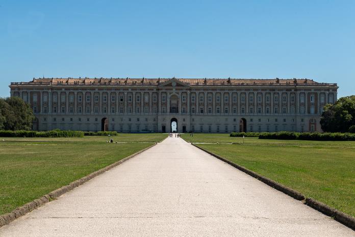 Reggia di Caserta, Facciata lato Parco