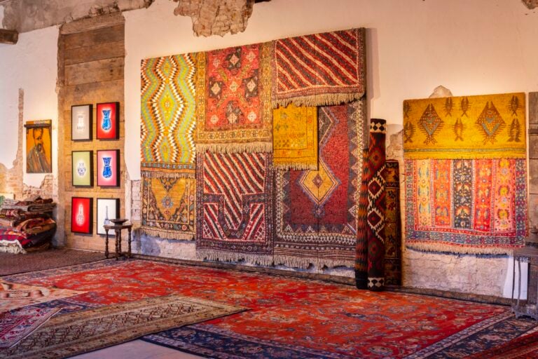 Aldo Mondino, Souk Mondano, installation view at NP ArtLab, Padova, 2023. Foto © Giacomo Santini, Courtesy NP ArtLab e Cuba studio