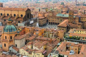 Bologna manda i vigili urbani a lezione di storia dell’arte