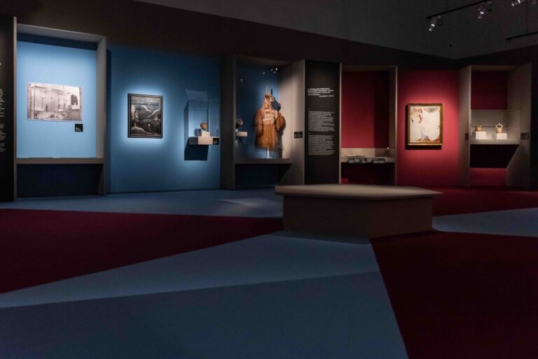 Dalí, Magritte, Man Ray e il Surrealismo. Capolavori dal Museo Boijmans van Beuningen di Rotterdam, installation view, Mudec, Milano, 2023. Photo Carlotta Coppo
