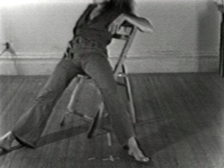 Dara Birnbaum, Six Movements: Chaired Anxieties: Abandoned, 1975. Courtesy Dara Birnbaum ed Electronic Arts Intermix (EAI), New York