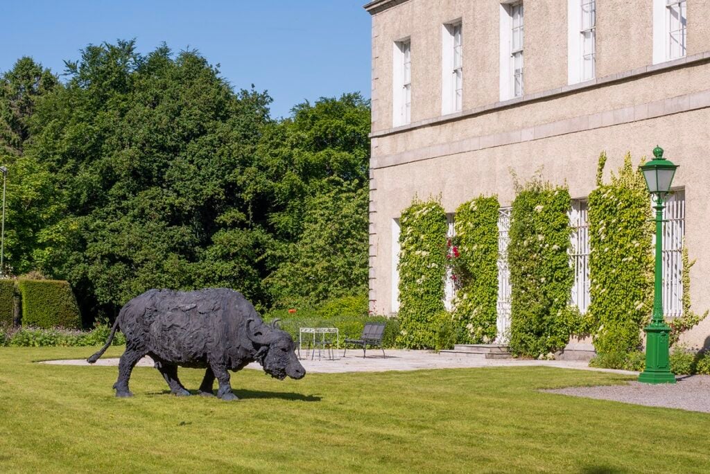 Le sculture di Davide Rivalta a Dublino per una mostra che è un parco di sculture