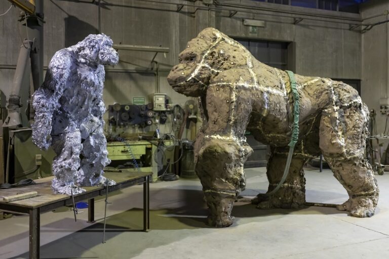 Davide Rivalta, Scimpanzè e gorilla, 2023, Torino, Fonderia Artistica De Carli © Curtesy di Fuocherello e AP – foto Edoardo Garis