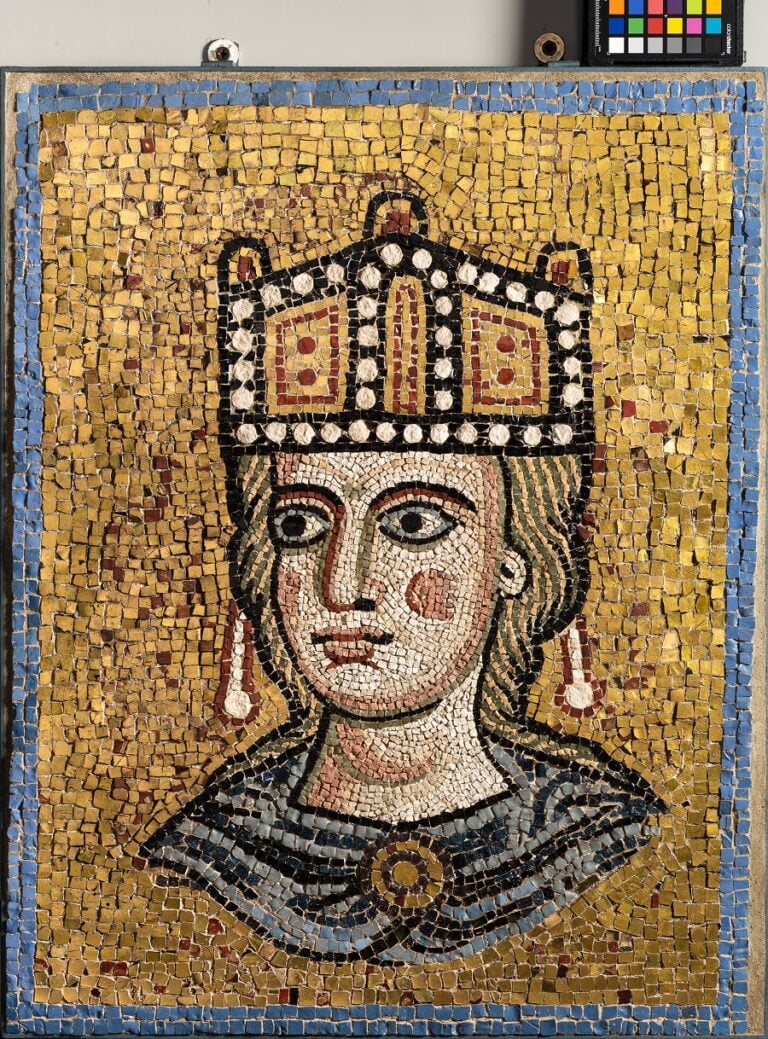 Ecclesia Romana, XII secolo, mosaico, Museo Barracco, credito fotografico © Roma Sovrintendenza Capitolina ai Beni Culturali. Photo Gaia Schiavinotto