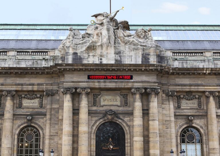 Gianni Motti, Big Crunch Clock, 1999-5'000'000’000