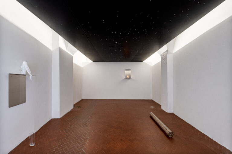 Giovanni Oberti. Un telo nero bucato, un cielo buio stellato, 2023. Veduta della mostra. Photo Ela Bialkowska, OKNO Studio