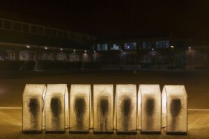 Luce e spazio nella mostra di Mateusz Choróbski a Milano