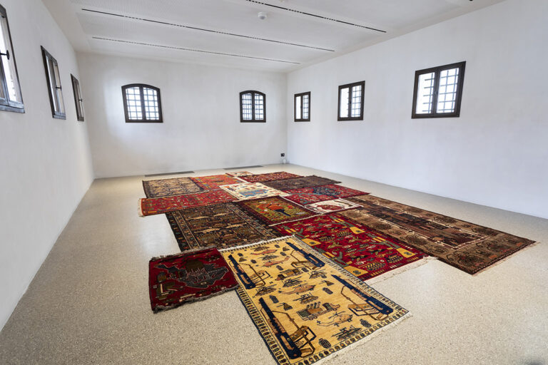 Installazione di Afghan War Rugs, courtesy Fondazione Sergio Poggianella, Rovereto