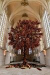 Joana Vasconcelos, Tree of Life, installation view at Saint Chapelle, Vincennes, 2023