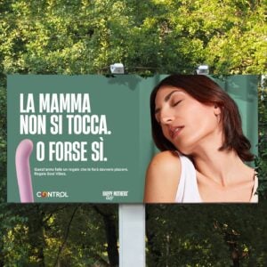 Le mamme della campagna Control, tra sex toys e giochi di parole 