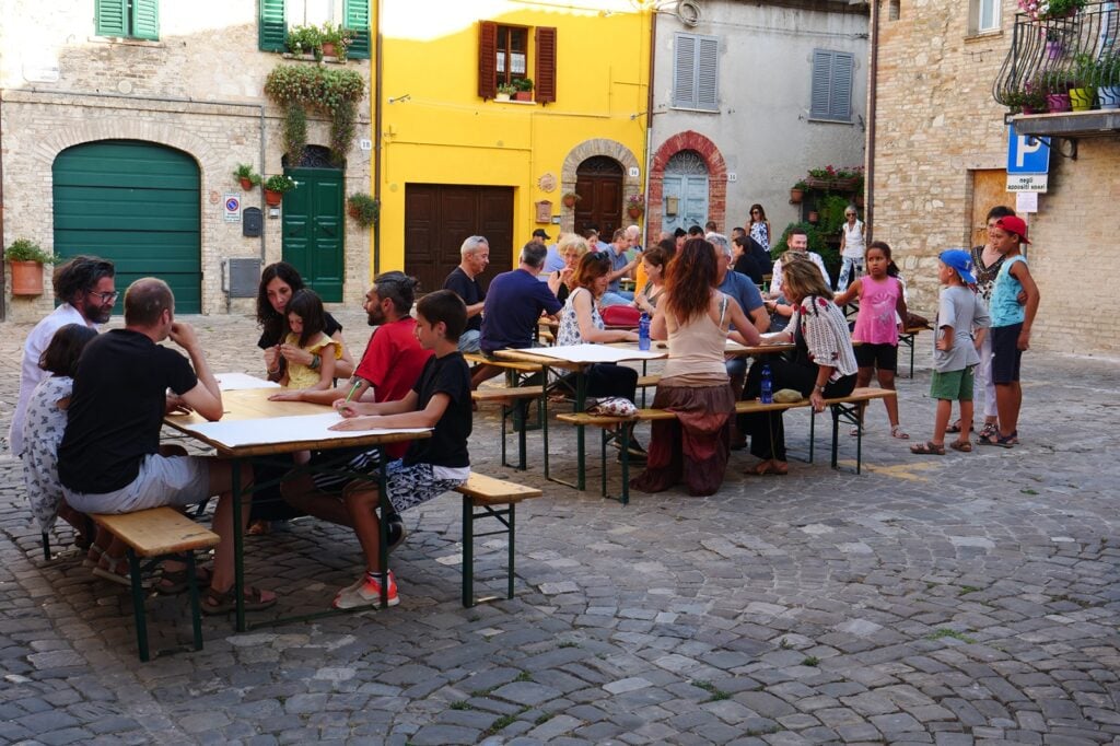 “La storia siamo noi”. Un nuovo progetto di residenza artistica nelle Marche