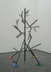 Luca Frei, Untitled, 2008, Struttura in ferro grezzo, smalto, H 280 cm (Studio Dabbeni)