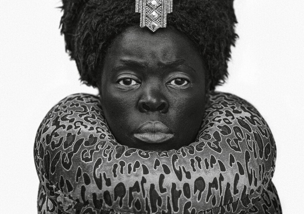 Attivismo e fotografia nella mostra di Muholi a Milano