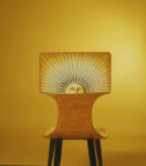 Piero Fornasetti, Sedia Sole, anni ’50, Fornasetti Milano, litografia su legno dipinta a mano, Milano, Archivio Fornasetti © Courtesy Fornasetti