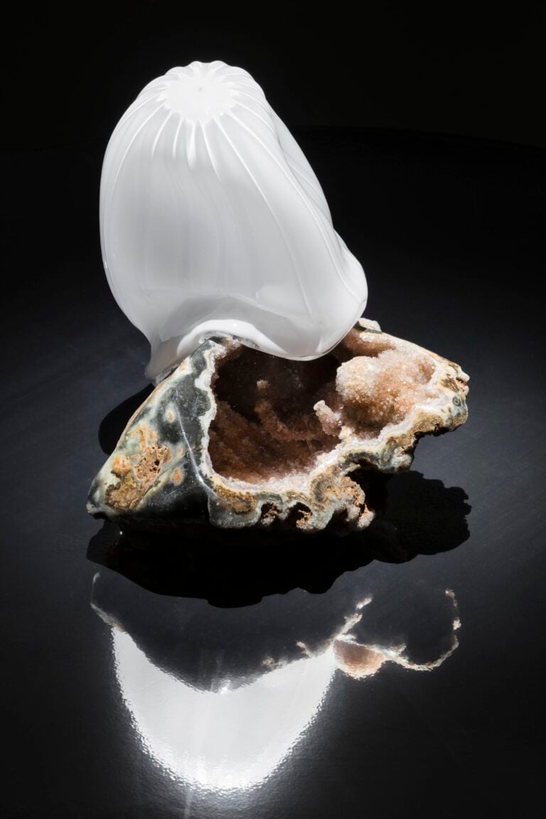 Rachel Rose, Sixth Born, 2019. Rock and glass, 15.9 x 24.4 x 20.6 cm / 6 1/4 x 9 5/8 x 8 1/8 in. Photo credits: Andrea Rossetti © Rachel Rose, Courtesy the artist and Pilar Corrias, London