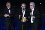 Roberto Andò, Ugo Chiti, Massimo Gaudioso ritirano il David di Donatello per la migliore sceneggiatura per il film “La stranezza”(Luca Dammicco | Premi David di Donatello)
