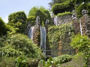 Stefano Arienti a Villa Carlotta. Opere disegnate con la luce sul Lago di Como