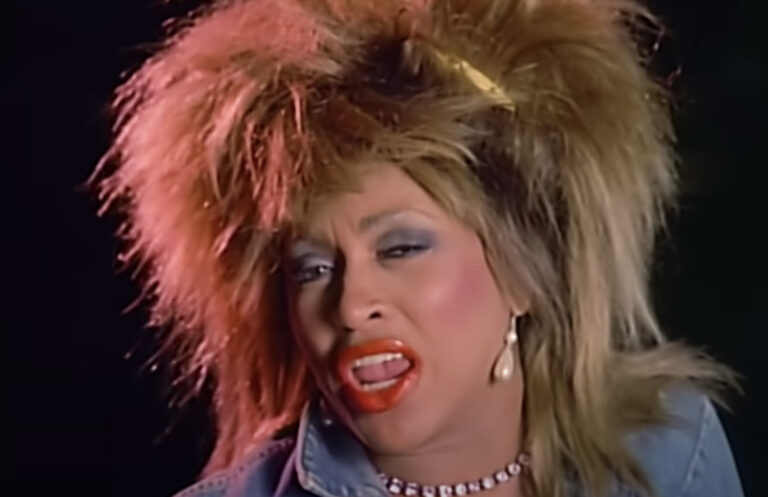 Tina Turner nel videoclip di 'Whats' Love Got To Do With It'
