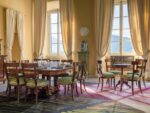 Veduta della “Sala da pranzo” al secondo piano di Villa Carlotta in occasione di “Quadrante solare”. Stefano Arienti, Meridiana Mirad’Or, 2023, Ph. Walter Carrera 2023