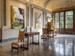 Veduta della parte destra della galleria al secondo piano di Villa Carlotta in occasione di “Quadrante solare” di Stefano Arienti. Ph. Walter Carrera 2023