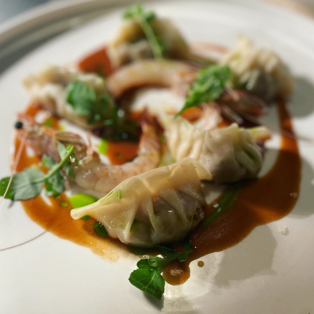 Veg-nitian Gyoza,salse lagunari e d’astice,mazzancolla cruda, acetosella, Vittoria1938