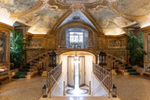Alberghi di super lusso a Roma: dormire dentro Palazzo Borghese per 25mila euro a notte