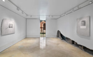 A Venezia Alex Hartley trasforma con un’installazione la galleria Victoria Miro. Le foto