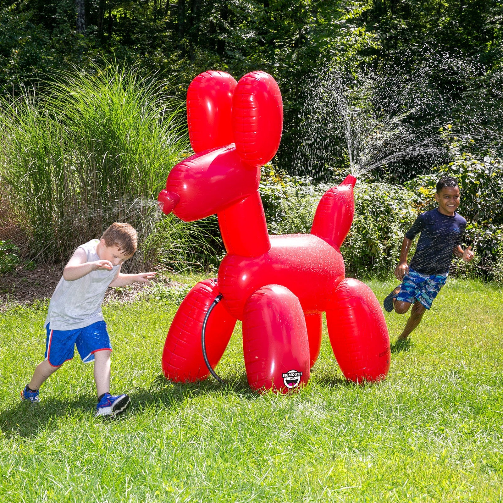 Baloon-dog Sprinkler, il ballon dog gonfiabile di Third Drawer Down