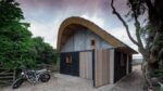 Boano Prišmontas progetta un edificio simile a un fienile nell'Hertfordshire