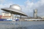 Bordeaux. La nave spaziale, opera dell'artista londinese Suzanne Treister con la Cité du Vin sullo sfondo. Photo Dario Bragaglia