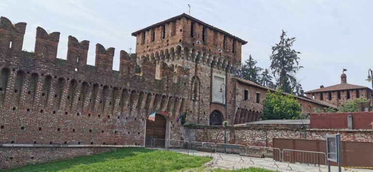 Castello di Galliate, veduta esterna. Photo Michele Moscardin