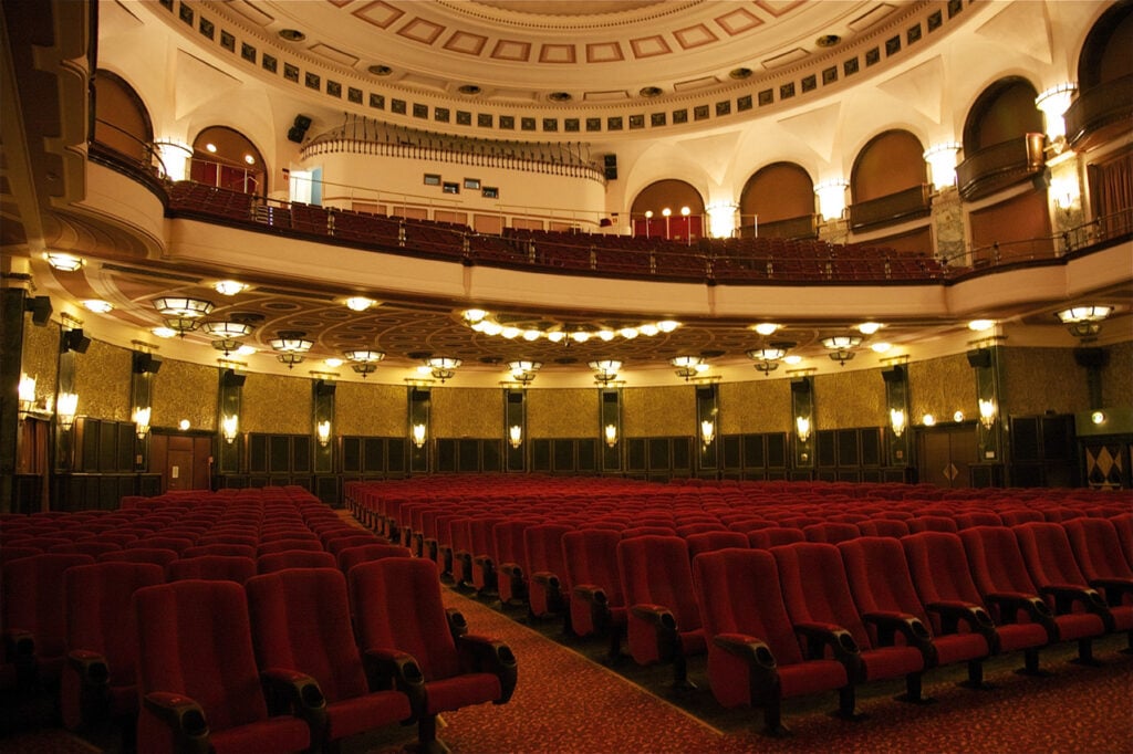 Da multisala a centro commerciale. Fine di un’epoca per lo storico Cinema Odeon di Milano