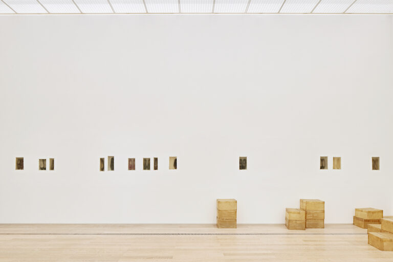 Doris Salcedo, installation view at Fondation Beyeler, Basel, 2023 © Doris Salcedo. Photo Mark Niedermann