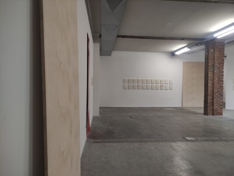Emilio Prini, Il caso standard, installation view at Ordet, Milano, 2023 © Emilio Prini. Courtesy Ordet and Archivio Emilio Prini. Photo Nicola Gnesi
