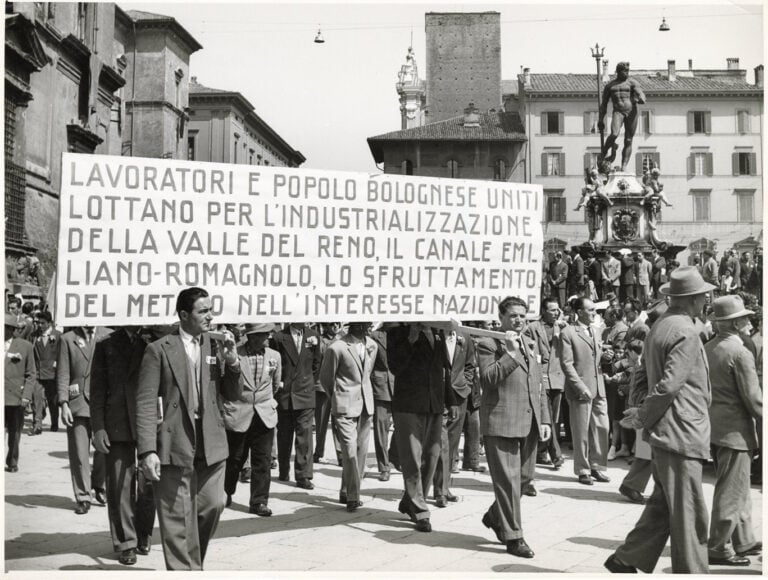 Enrico Pasquali, Manifestazione in Piazza Nettuno a Bologna, s.d. Archivio fotografico della Cineteca di Bologna