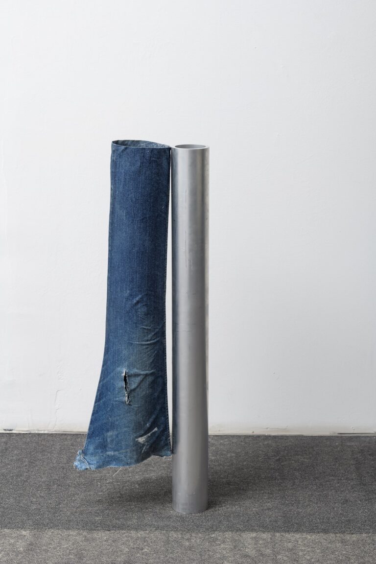 Florian Neufeldt, A Leg's Lenght, 2023. Courtesy The Gallery Apart Rome. Photo by Giorgio Benni