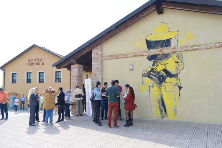 Gosia Turzeniecka, L’apittura, murales su pareti, 2023. Scuola dell’Infanzia e Primaria, Santo Stefano Roero. Photo Mattia Gaido