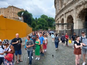 Le file fuori dai musei gratuiti sono un problema, non un successo