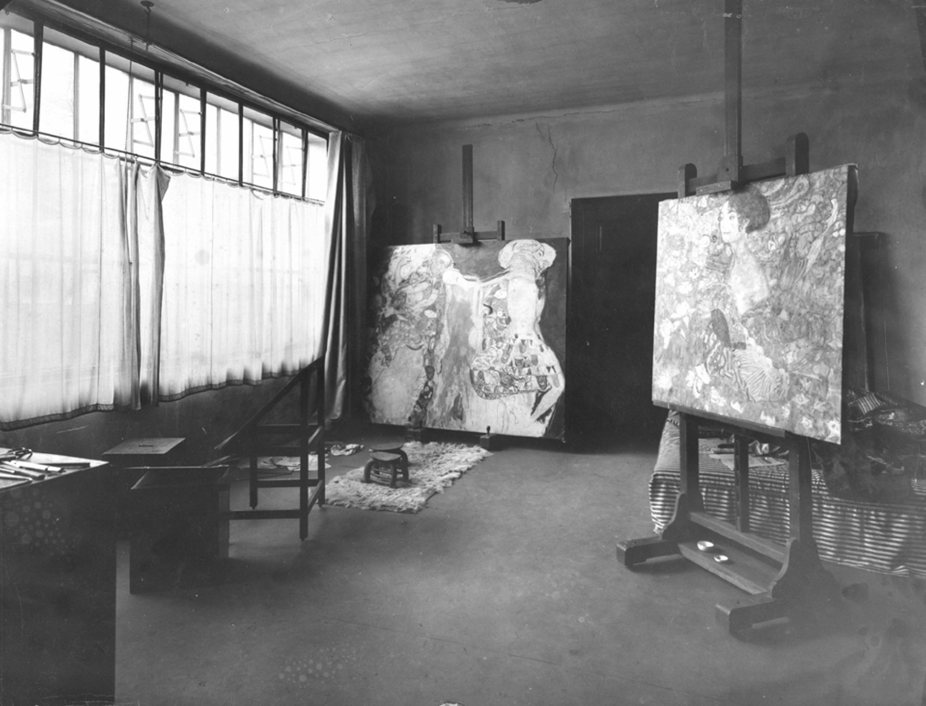 L'opera nello studio di Klimt nel 1918. Courtesy Sotheby's