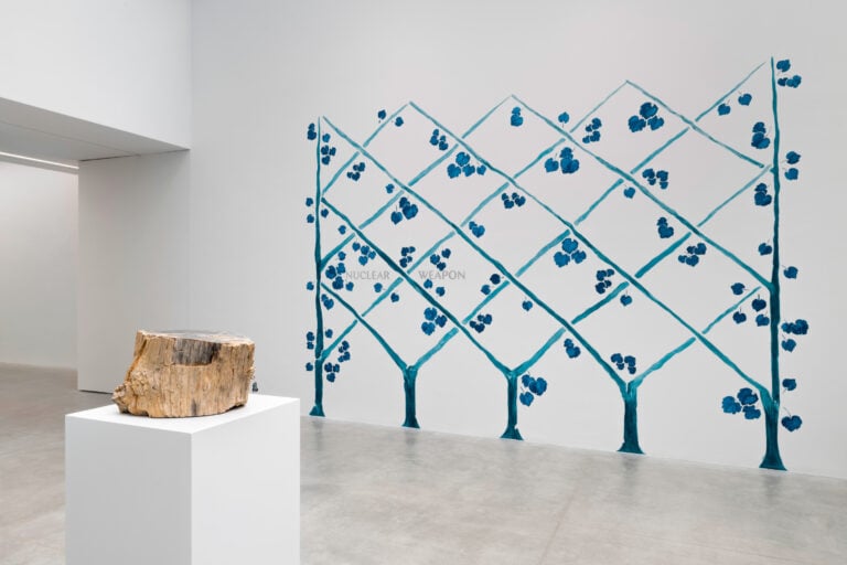 Maria Loboda, Faux, installation view, at Vistamare, Milano, 2023. Photo Andrea Rossetti. Courtesy artista e Vistamare, Milano/Pescara